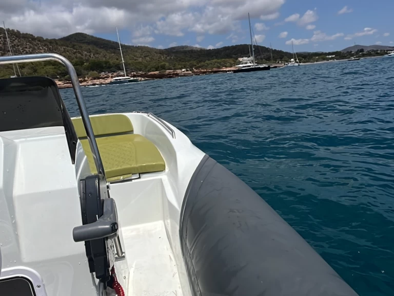 Uthyrning Motorbåt  Zar med en båtlicens 