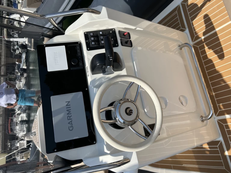 Capelli Tempest 700 charter bareboat eller skeppad i Lège-Cap-Ferret