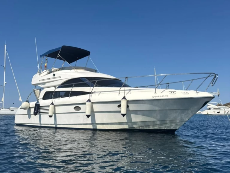 Hyr en Astondoa Astondoa 39 AS Marina de Dénia 