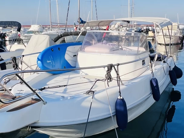 Capelli Capelli 27 Wa charter bareboat eller skeppad i Genova