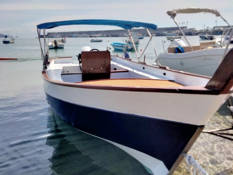 Hyra Motorbåt  med eller utan skeppare Lancia Giardini-Naxos 