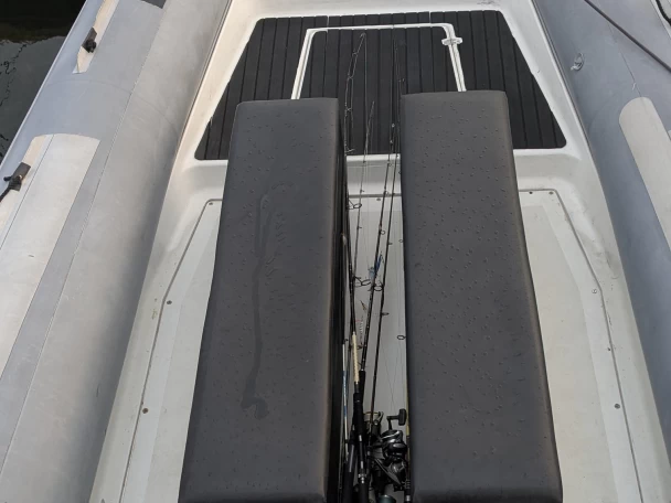 Uthyrning RIB Lomac med en båtlicens 