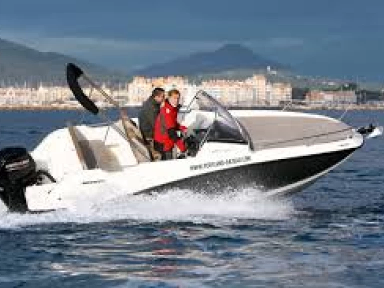 Quicksilver Quicksilver 605 Sundeck charter bareboat eller skeppad i Six-Fours-les-Plages