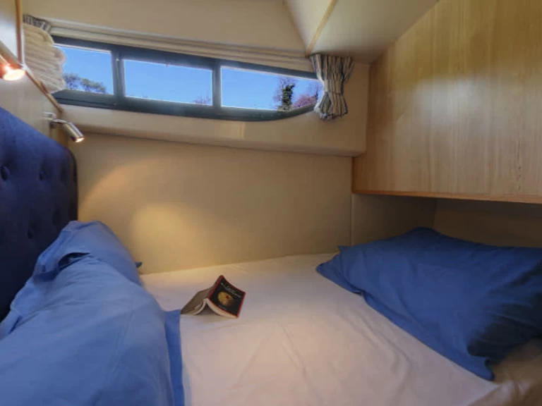 Yacht charter Benson billig Magnifique