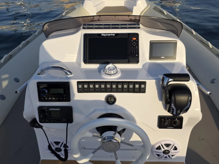 Uthyrning RIB Master med en båtlicens 