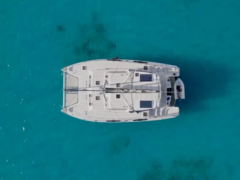 Hyra Katamaran  med eller utan skeppare Royal Cape Hell-Ville 