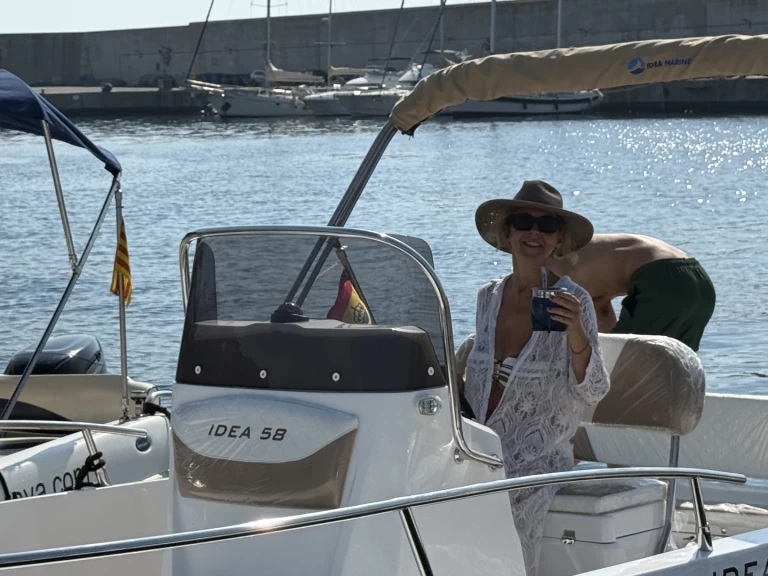 Uthyrning Motorbåt  Idea Marine med en båtlicens 