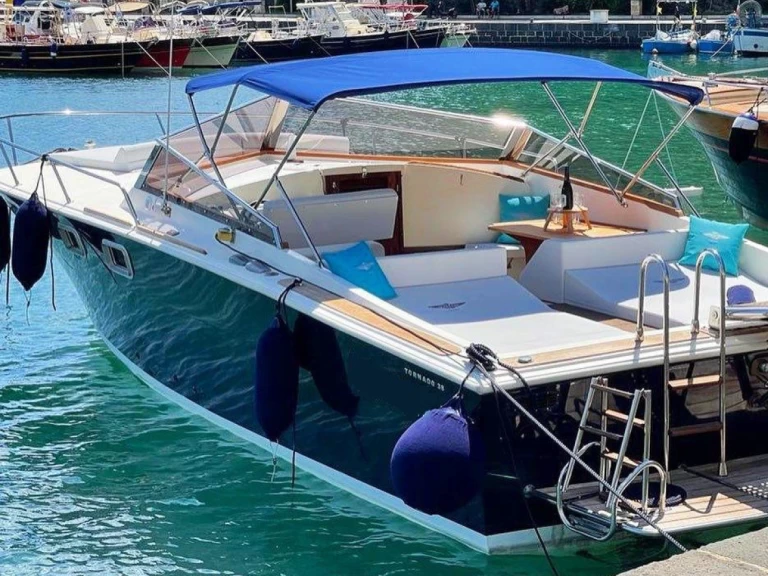 Uthyrning Motorbåt  i Amalfikusten - Tornado 38 classic