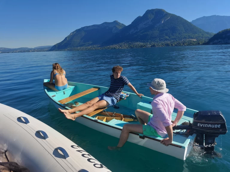 Uthyrning Motorbåt  Barque med en båtlicens 