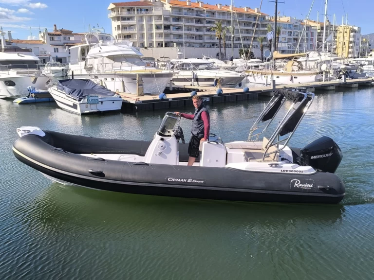 Ranieri Cayman 21 Sport charter bareboat eller skeppad i Empuriabrava