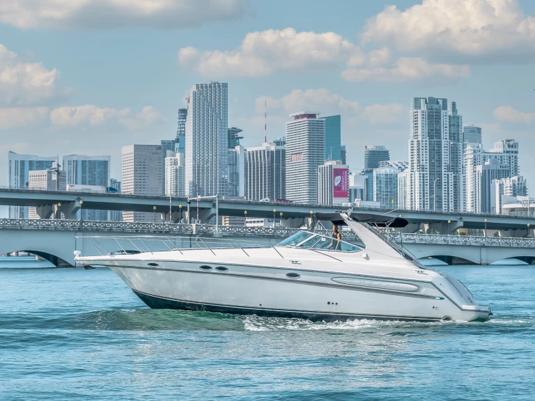 Hyr en Maxum Maxum 38 Miami  