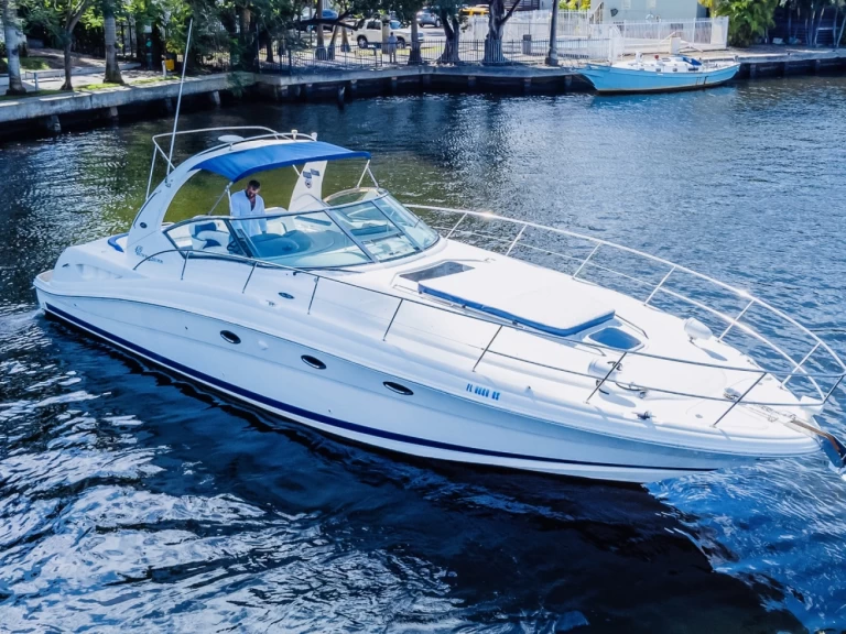 Lyx yacht för uthyrning Miami  till det bästa priset 