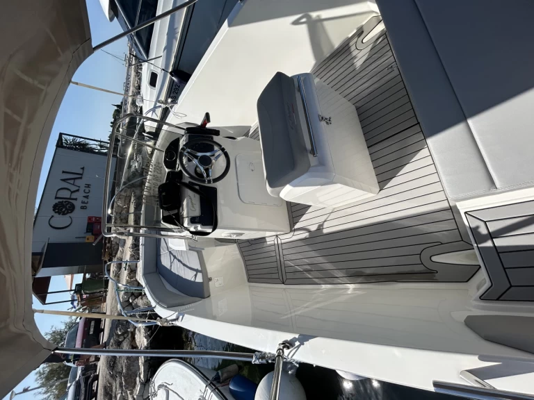 Hyra Motorbåt  med eller utan skeppare Cantiere Nautico Speedy Trogir  