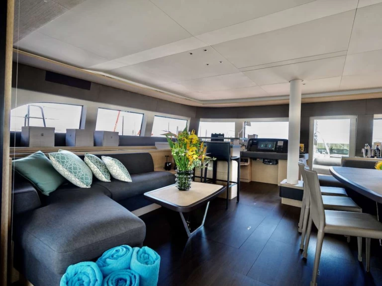 Lyx yacht för uthyrning Neapel till det bästa priset 