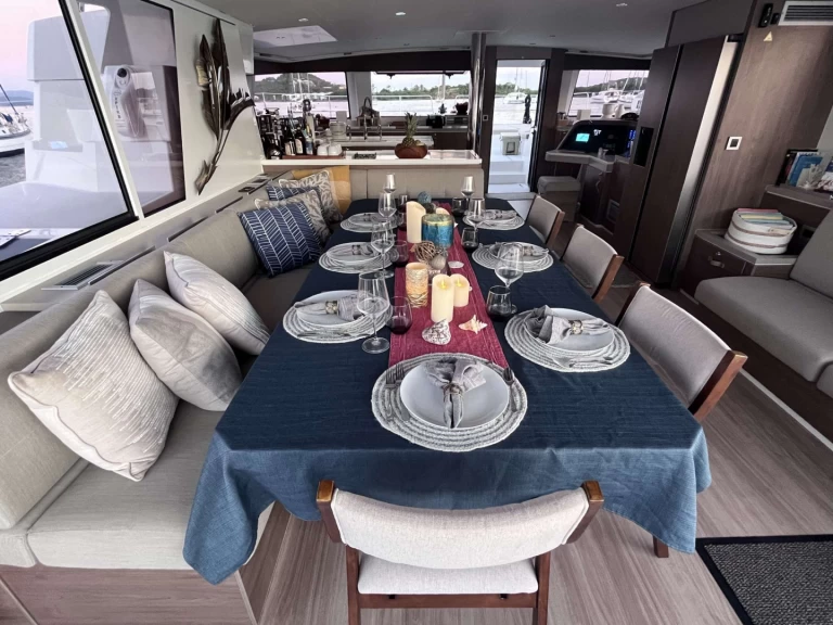 Bali ITHAKA charter bareboat eller skeppad i Tortola