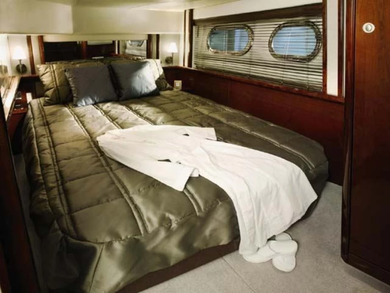 Lyx yacht för uthyrning Miami  till det bästa priset 