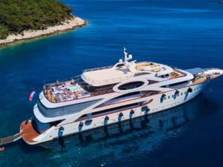 Uthyrning Segelbåt  Custom Made med en båtlicens 