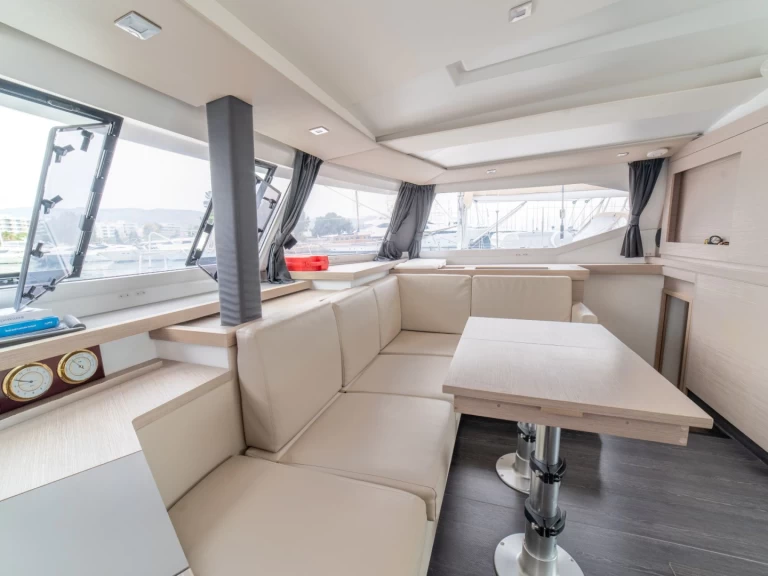 Hyr en Fountaine Pajot Astrea 42 Alimos 