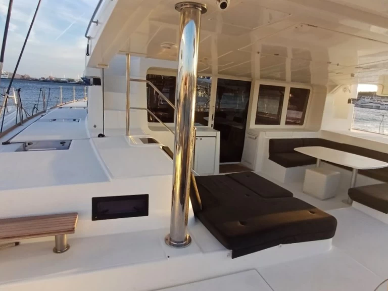 Uthyrning Katamaran  Lagoon med en båtlicens 