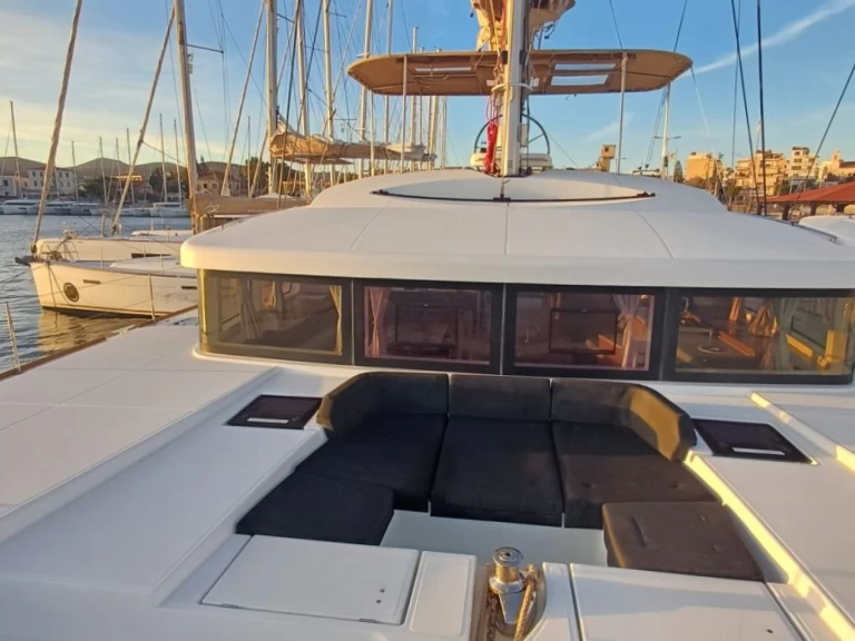 Lagoon Lagoon 52 F charter bareboat eller skeppad i Lavrio