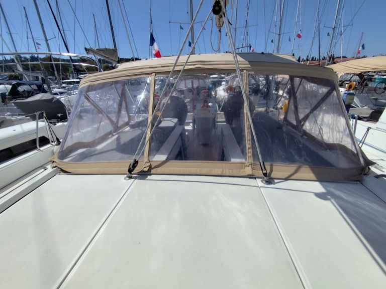 Hyr en Bénéteau Oceanis 51.1 Gouvia 