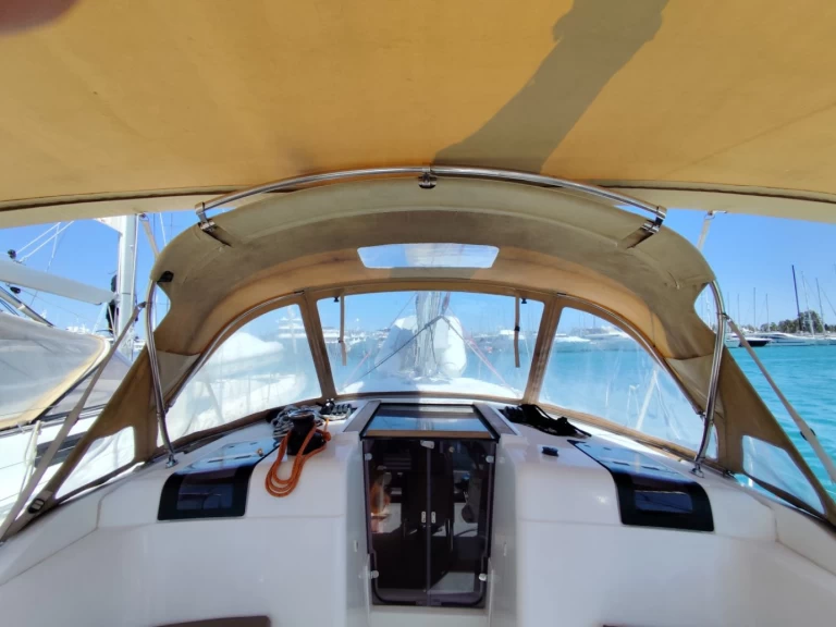 Jeanneau Sun Odyssey 449 charter bareboat eller skeppad i Gouvia