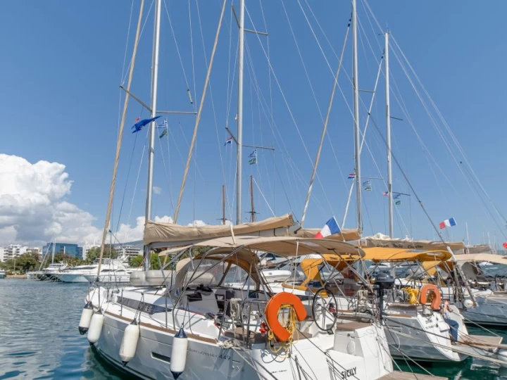 Hyr en Jeanneau Sun Odyssey 449 Alimos 