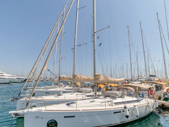 Yacht charter Alimos billig Sun Odyssey 449