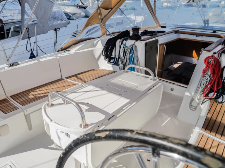 Hyra Segelbåt  med eller utan skeppare Jeanneau Alimos 