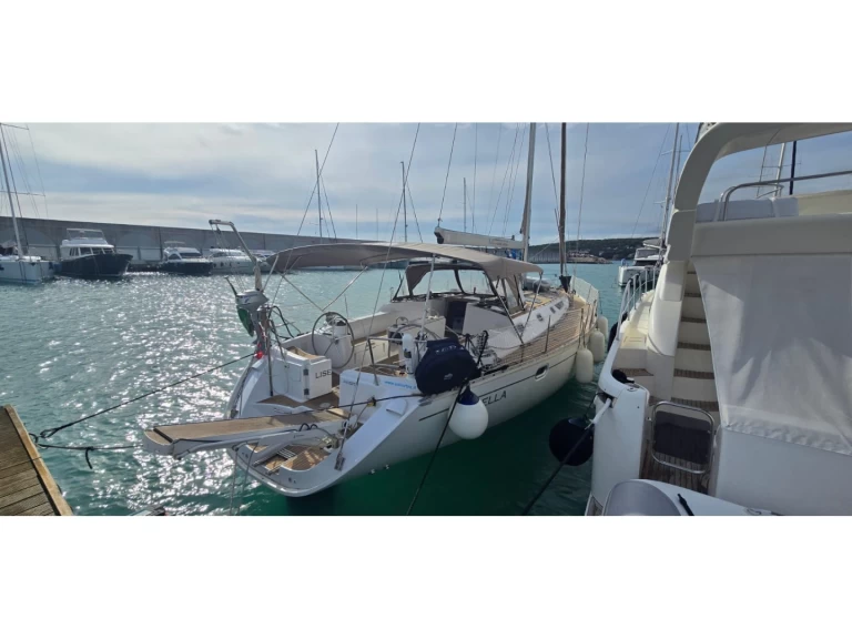 Jeanneau Sun Odyssey 52.2 charter bareboat eller skeppad i Castiglioncello