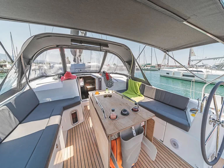 Segelbåt  för uthyrning Alimos till det bästa priset 