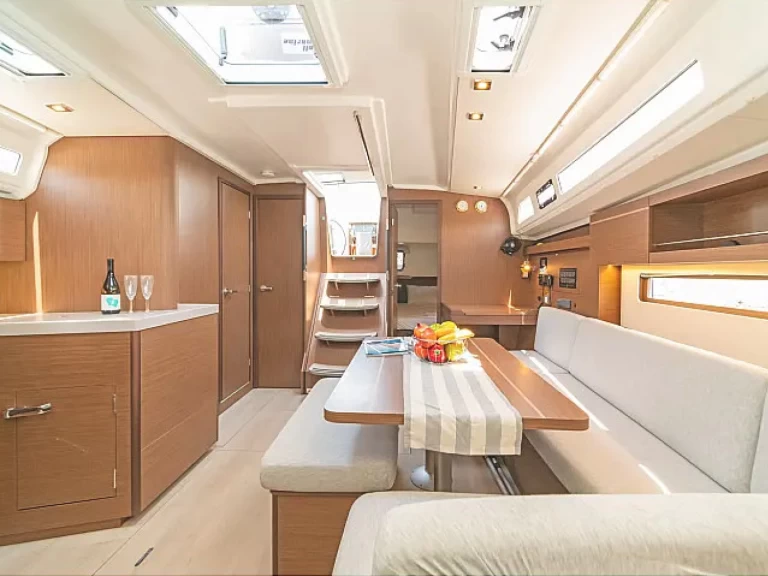 Uthyrning Segelbåt  Bénéteau med en båtlicens 