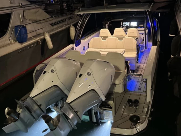 Saxdor Saxdor 320 GTO charter bareboat eller skeppad i Mandelieu-la-Napoule