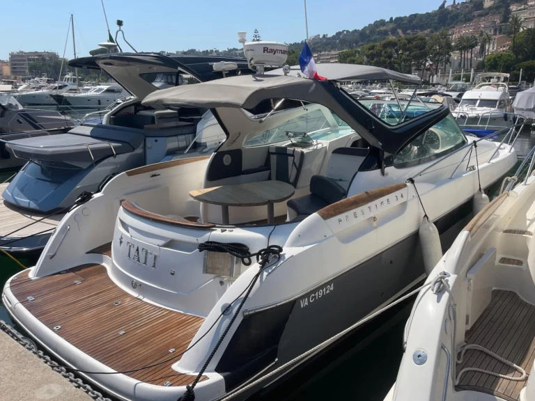 Hyr en Jeanneau Prestige 34 Open Beaulieu-sur-Mer 