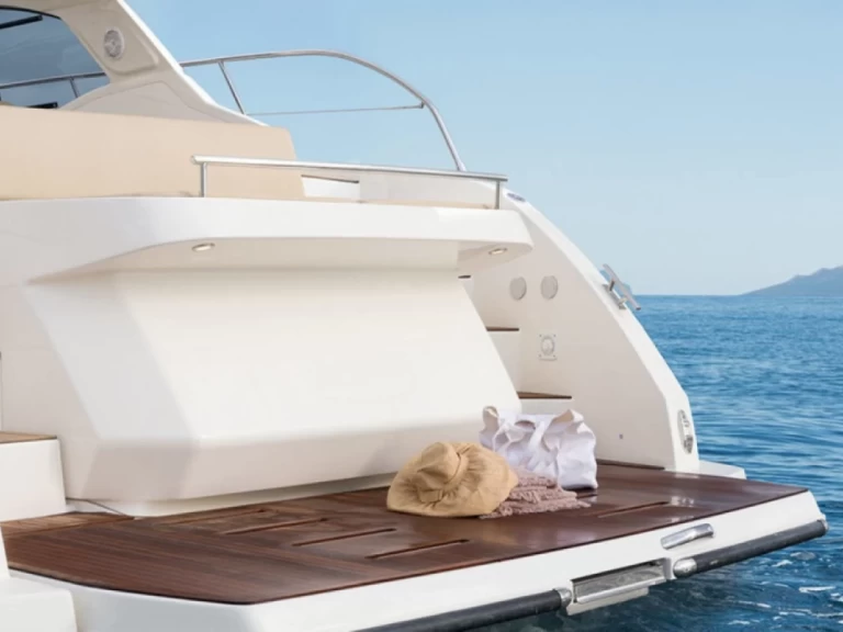 Uthyrning Motorbåt  Azimut med en båtlicens 