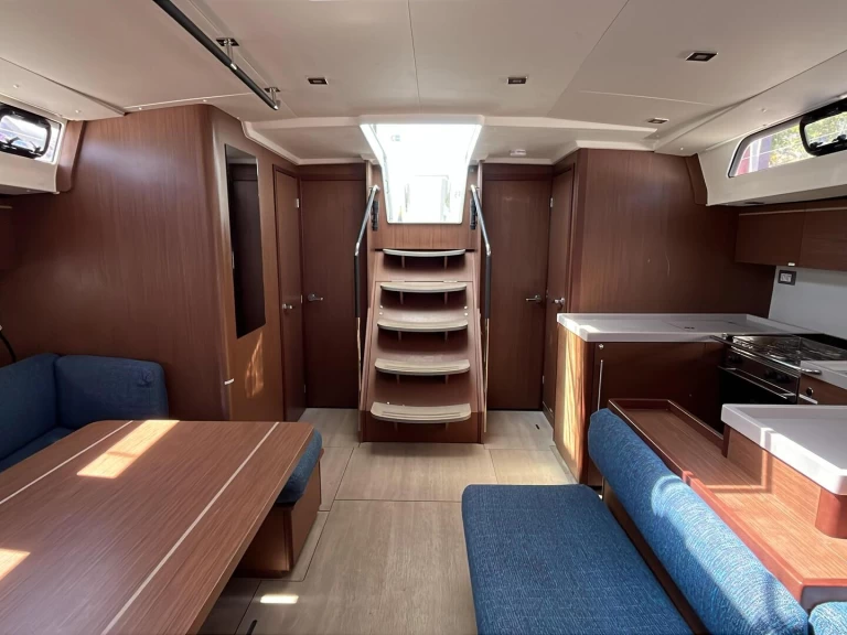 Bénéteau Oceanis 51.1 charter bareboat eller skeppad i Las Galletas