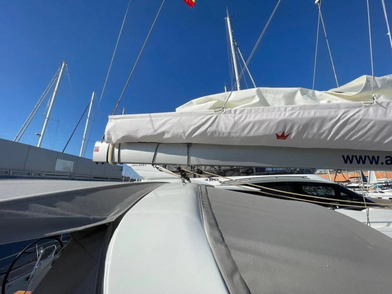 Bénéteau Oceanis 51.1 charter bareboat eller skeppad i Gran Canaria