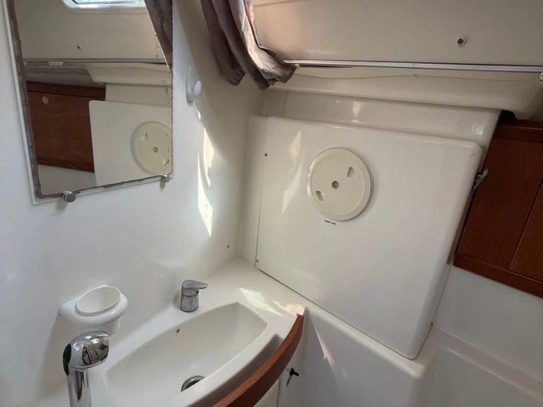 Bénéteau Oceanis 43 charter bareboat eller skeppad i Palma de Mallorca