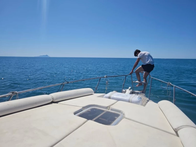 Hyra Motorbåt  med eller utan skeppare Ghibli Anzio 