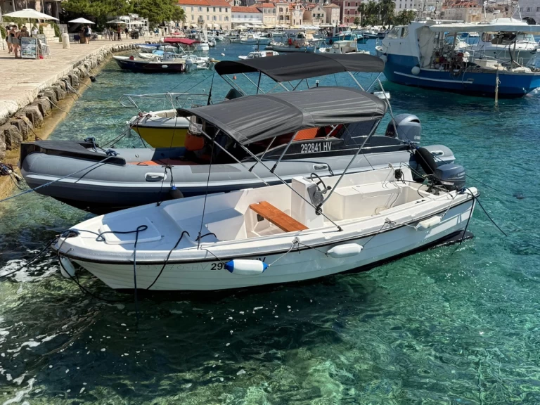 Yacht charter Hvar billig Adria10
