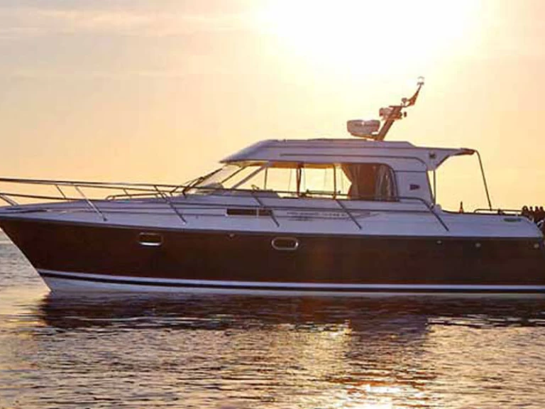 Kanalbåt för uthyrning Rheinsberg till det bästa priset 