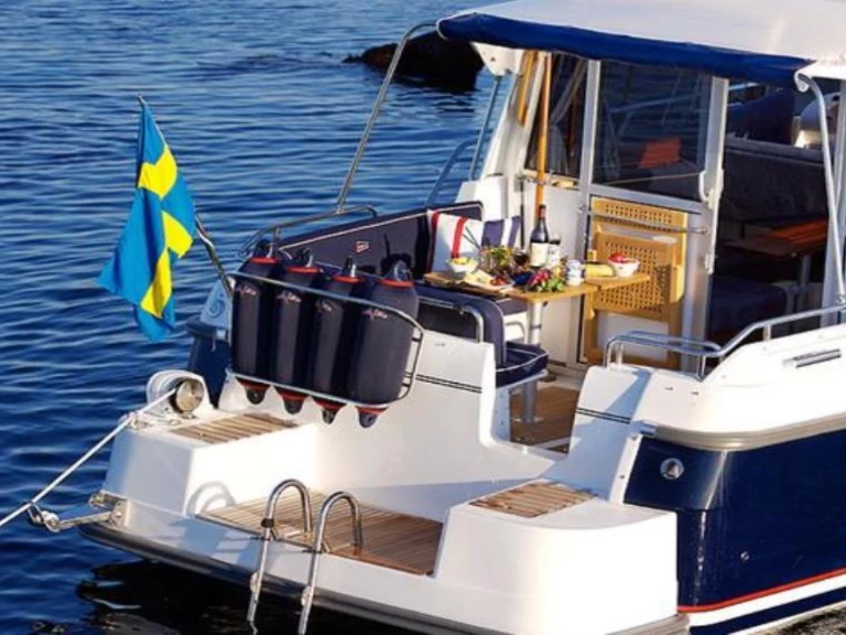 Nimbus 320 Coupé charter bareboat eller skeppad i Rheinsberg