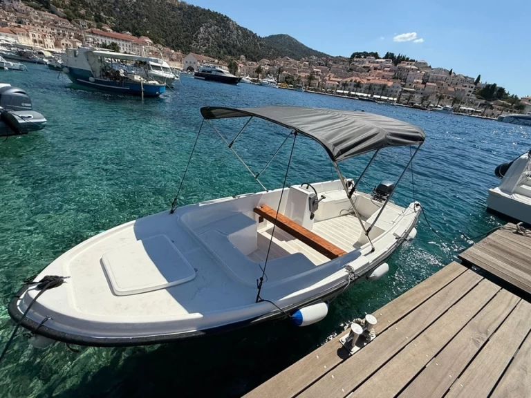 Uthyrning Motorbåt  i Hvar - Adria Adria10