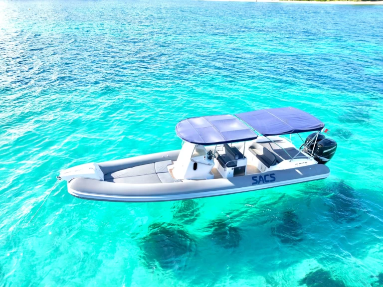 Sacs Strider 10 charter bareboat eller skeppad i Cannes