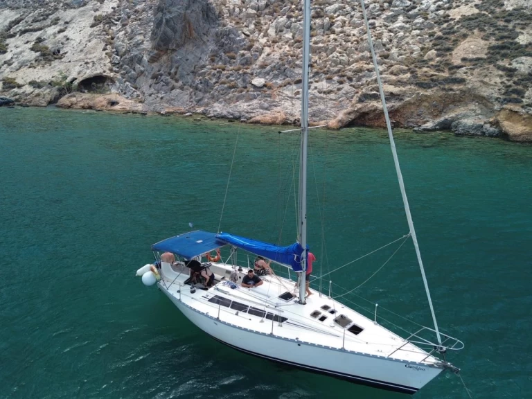 Jeanneau Sun Shine 38 charter bareboat eller skeppad i Heraklion Municipality