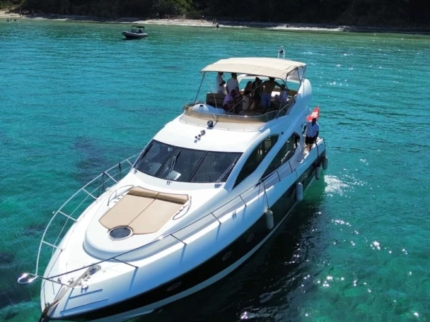 Uthyrning Lyx yacht i Port de Hyères (St Pierre) - Sunseeker Manhattan 60