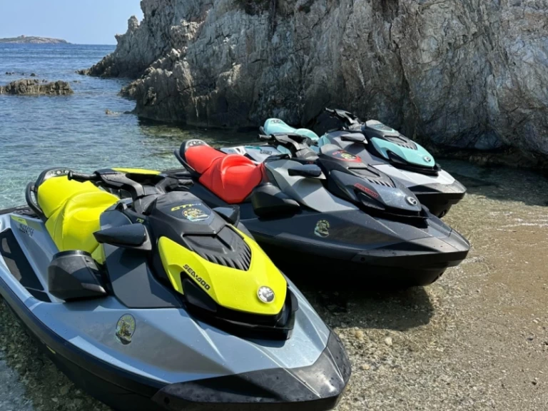 Uthyrning Jet ski Sea-Doo med en båtlicens 