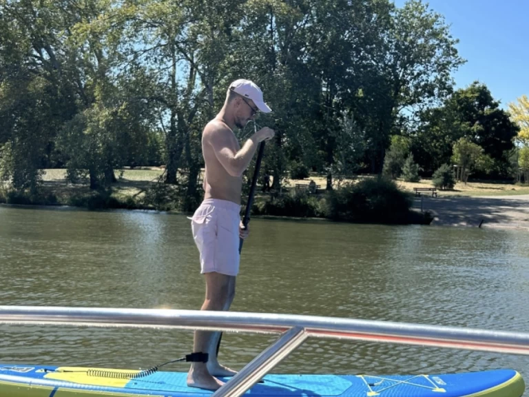 Uthyrning Motorbåt  Jeanneau med en båtlicens 