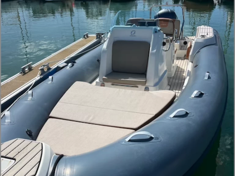 Uthyrning RIB Zodiac med en båtlicens 