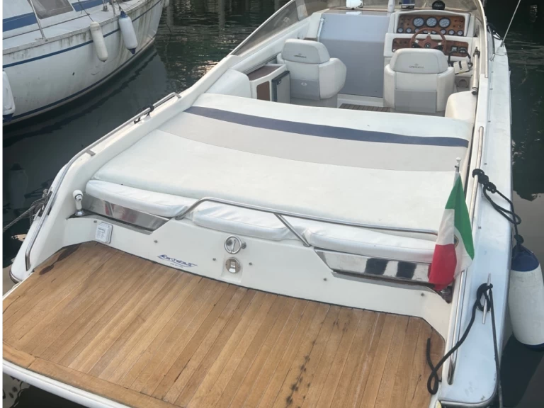 Cranchi Clipper 760 charter bareboat eller skeppad i Angera